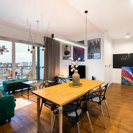 Apartment Qbik Artistic Cityscape