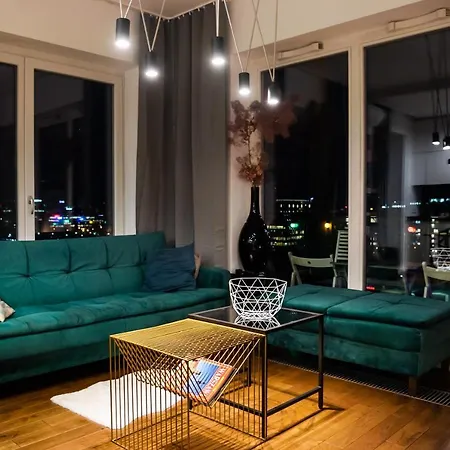 Apartment Qbik Artistic Cityscape