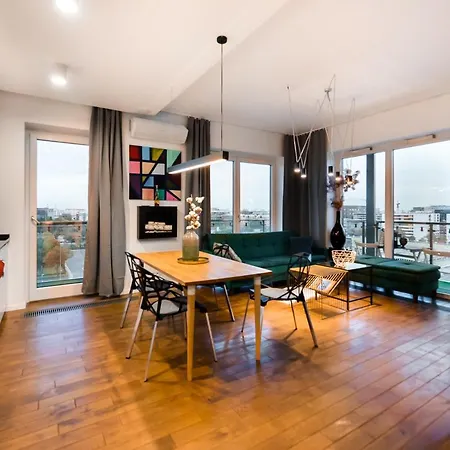 Qbik Artistic Cityscape Apartment