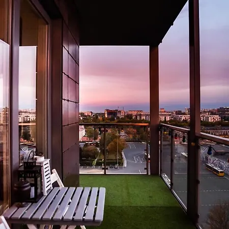 Apartment Qbik Artistic Cityscape