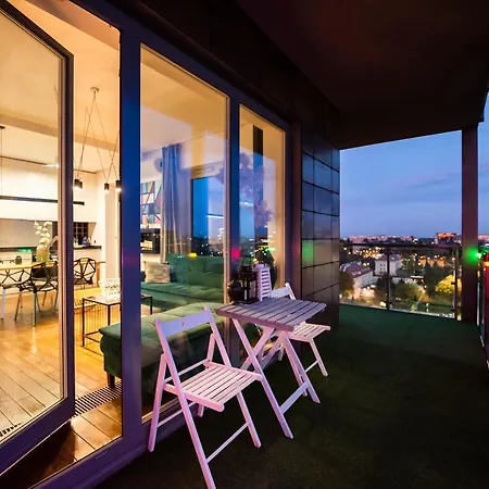 Qbik Artistic Cityscape Apartment Warsaw